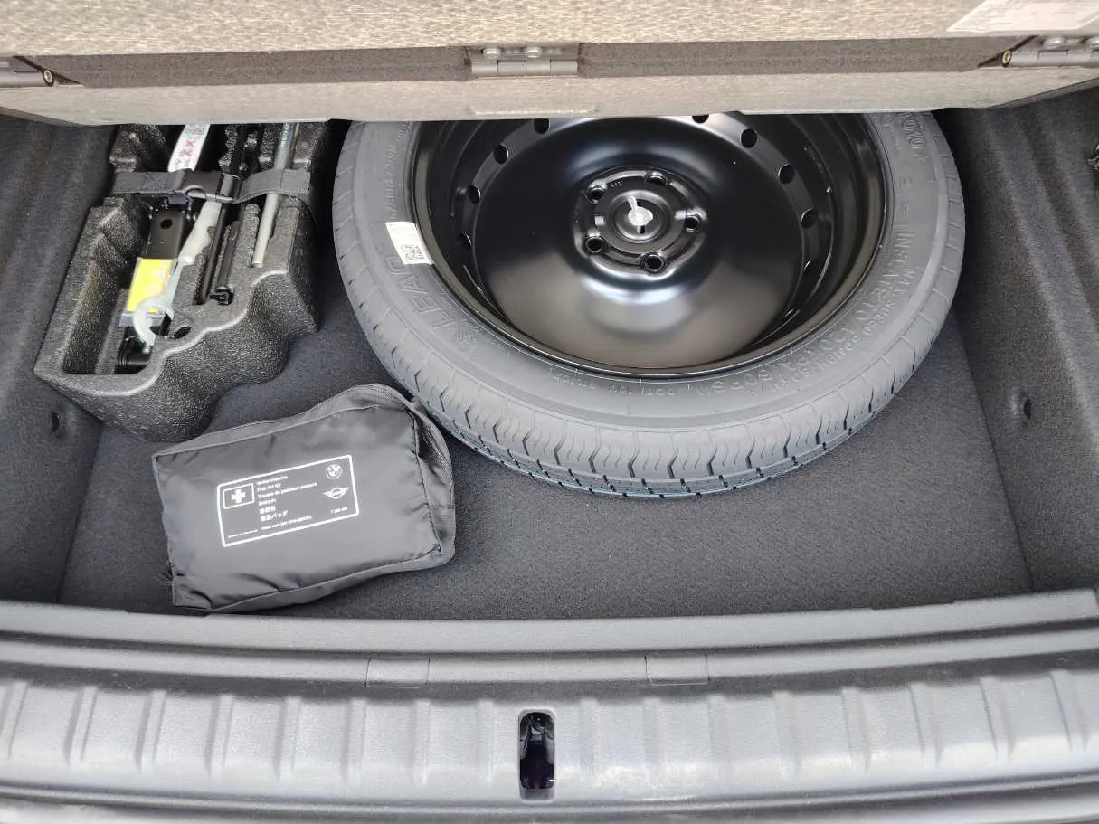 Car image 37