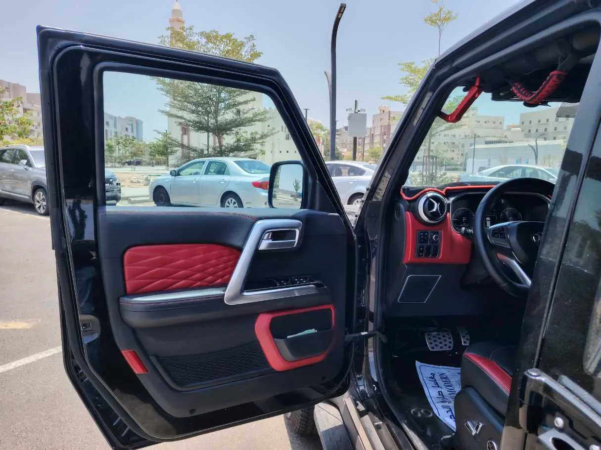 Car image 10
