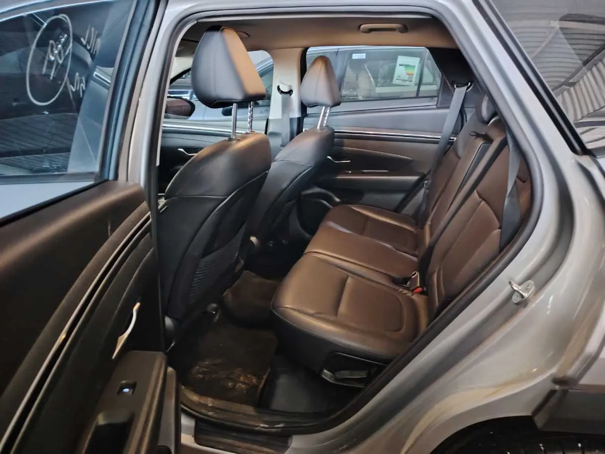 Car image 15