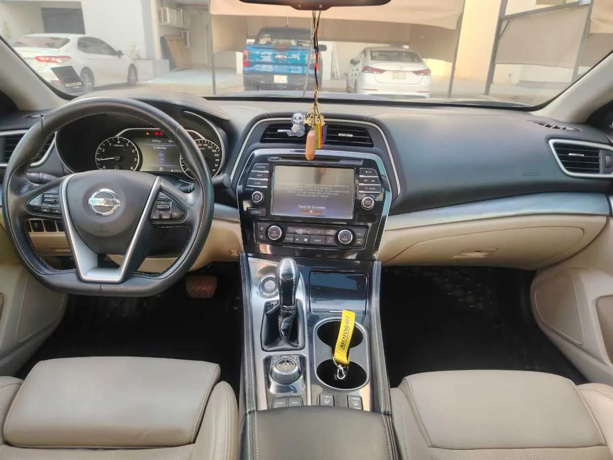 Car image 19
