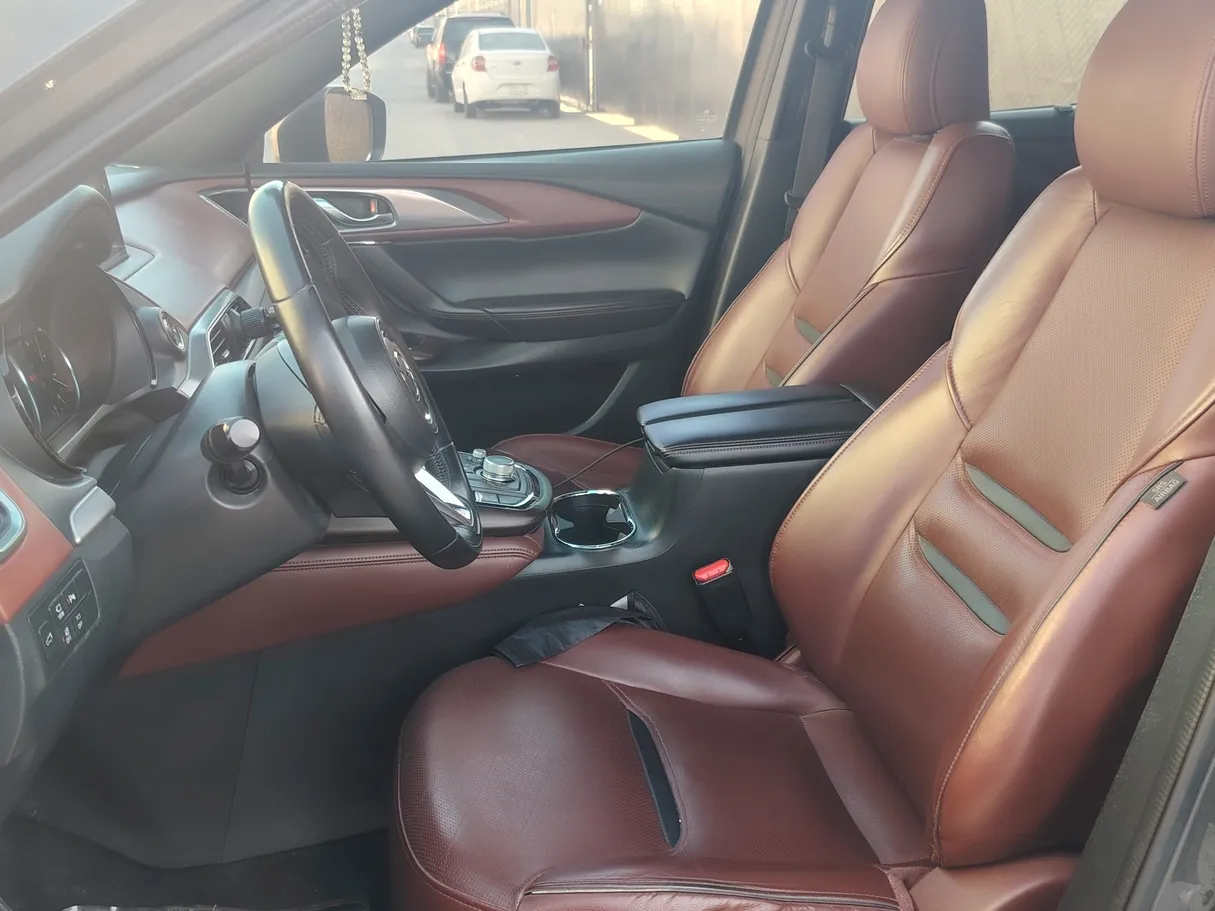 Car image 14