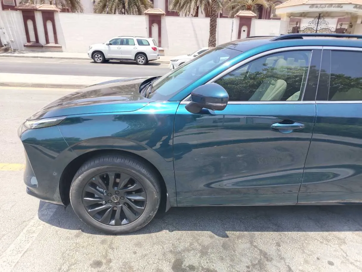 Car image 8