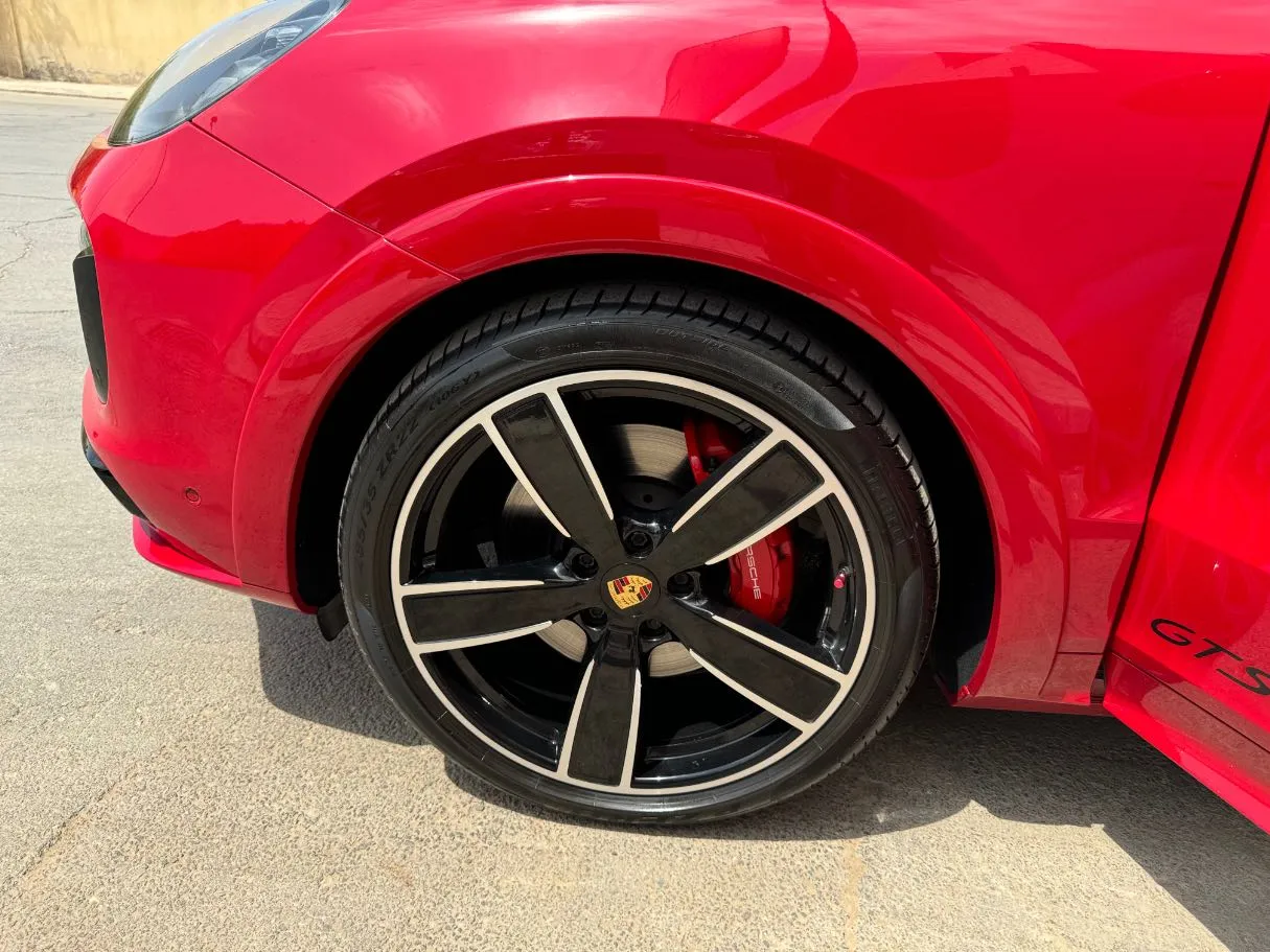 Car image 8