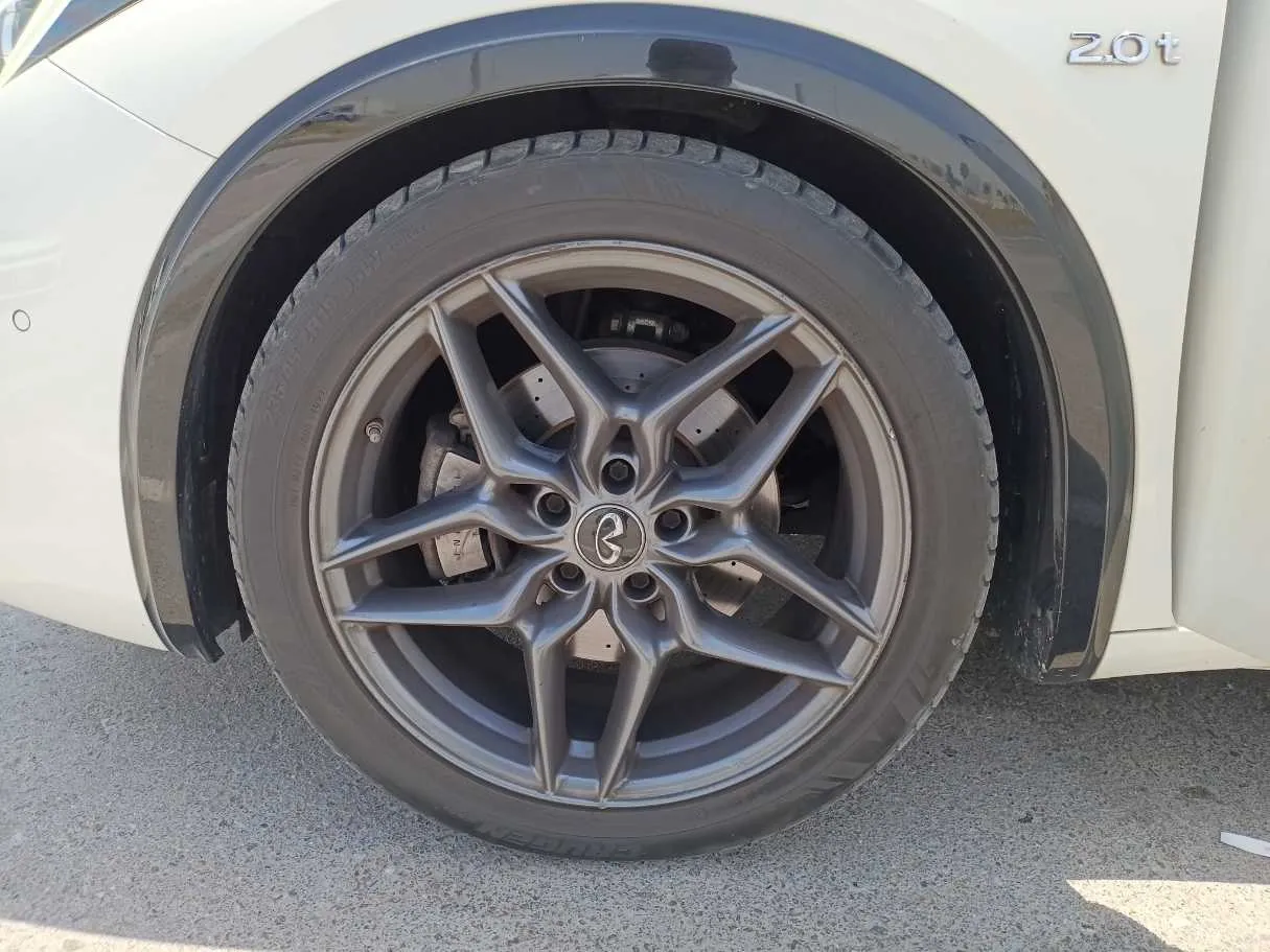 Car image 9