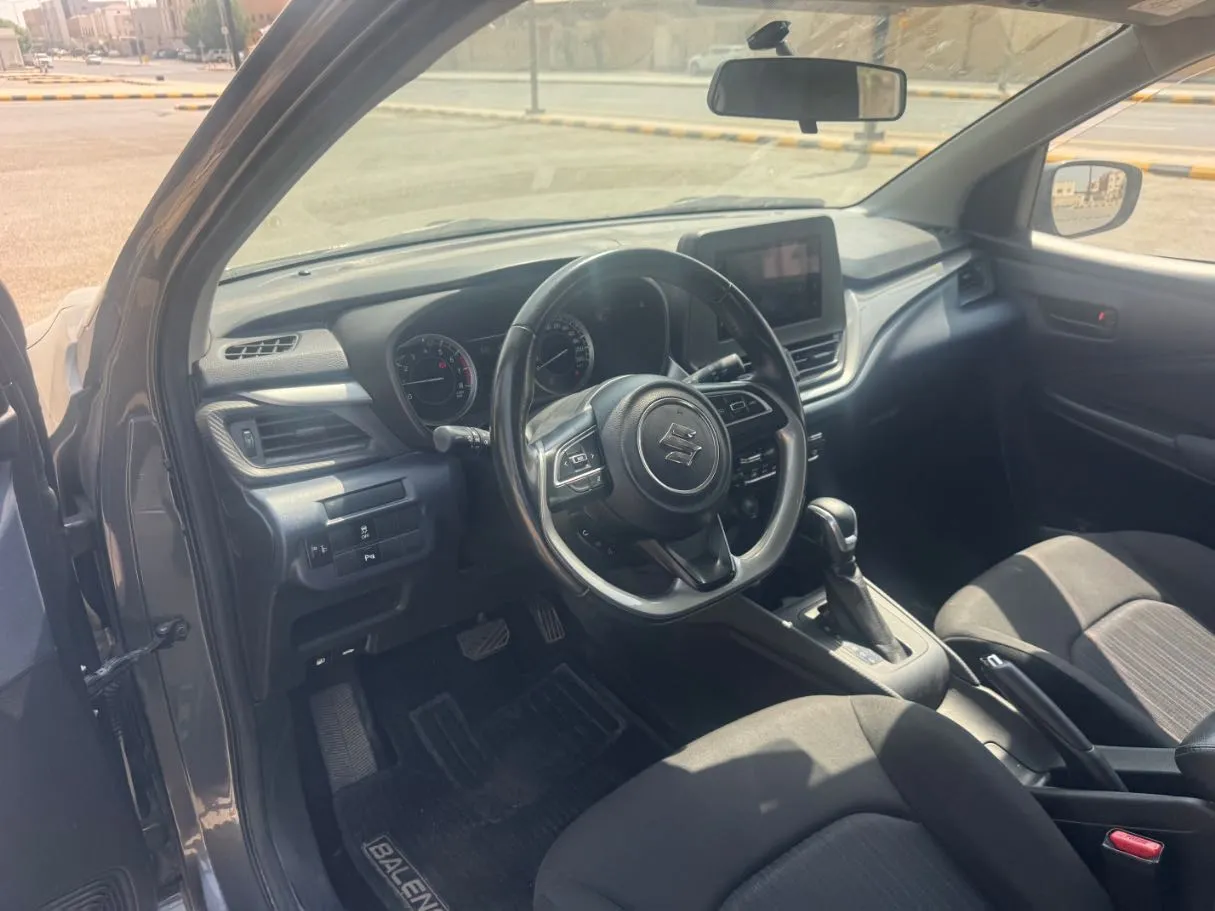 Car image 12