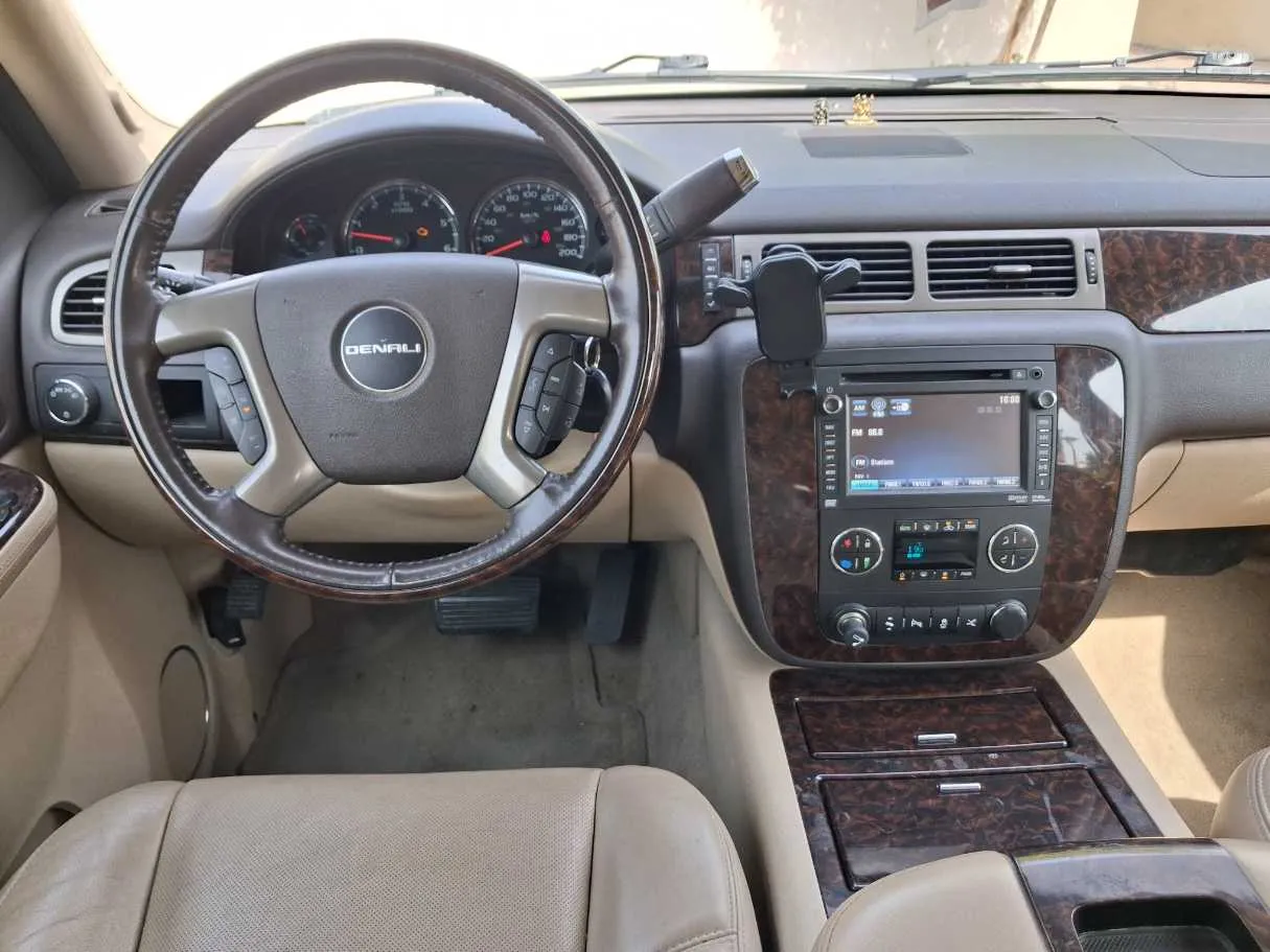 Car image 16