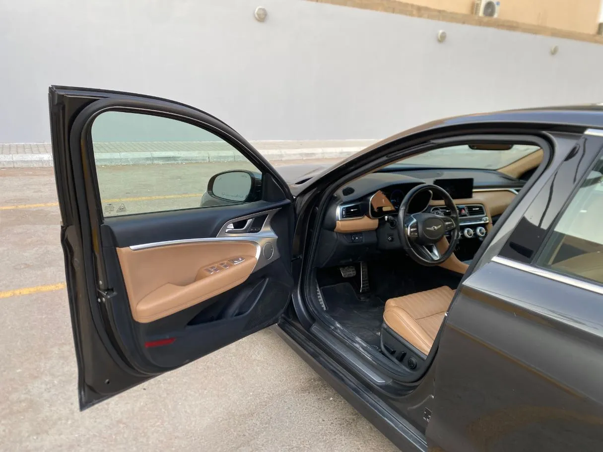 Car image 10