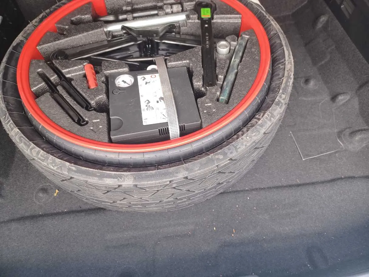 Car image 23