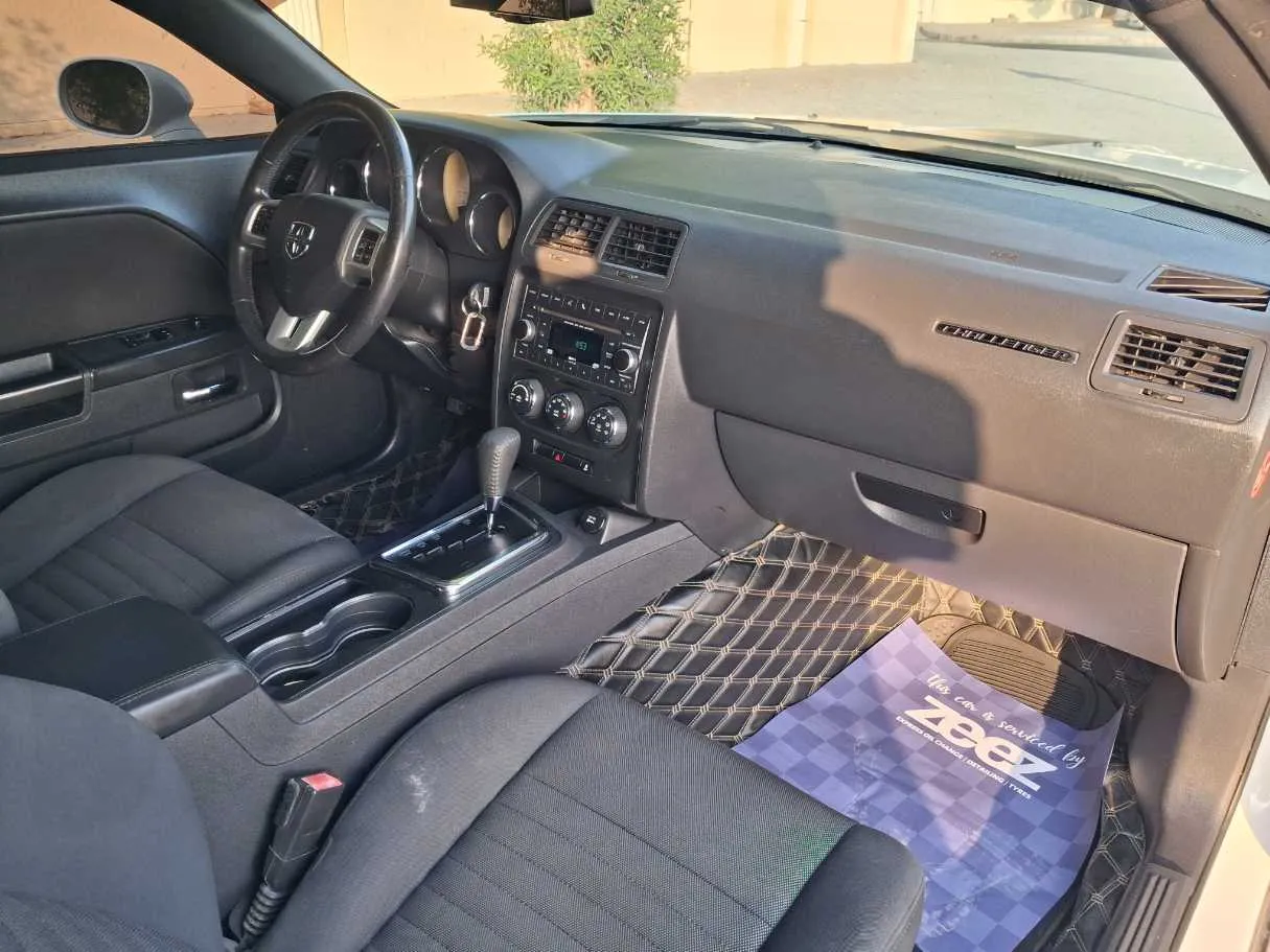 Car image 14