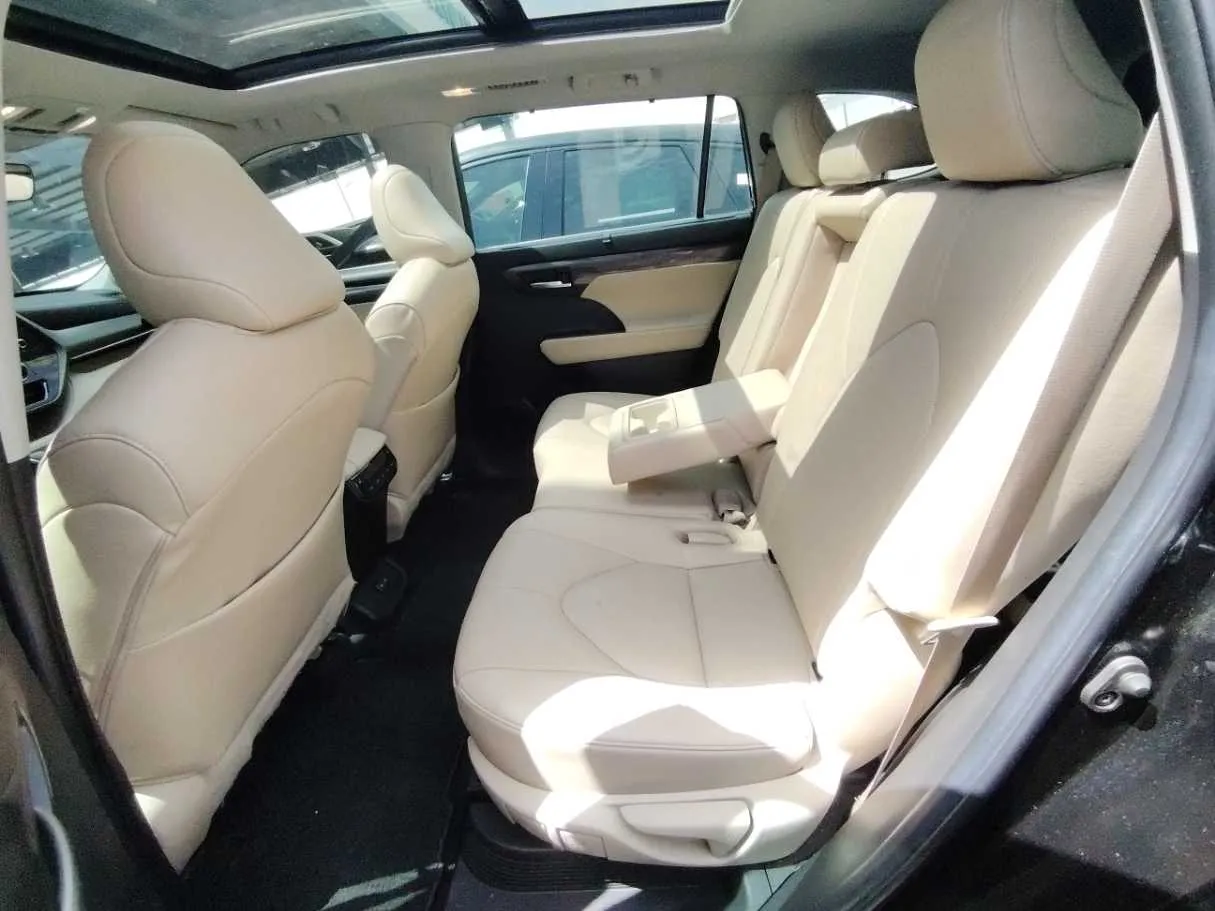 Car image 24