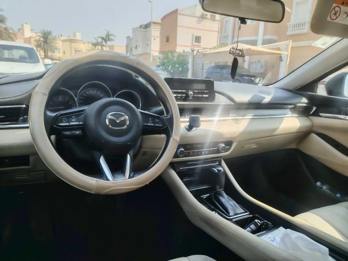 Car image 26
