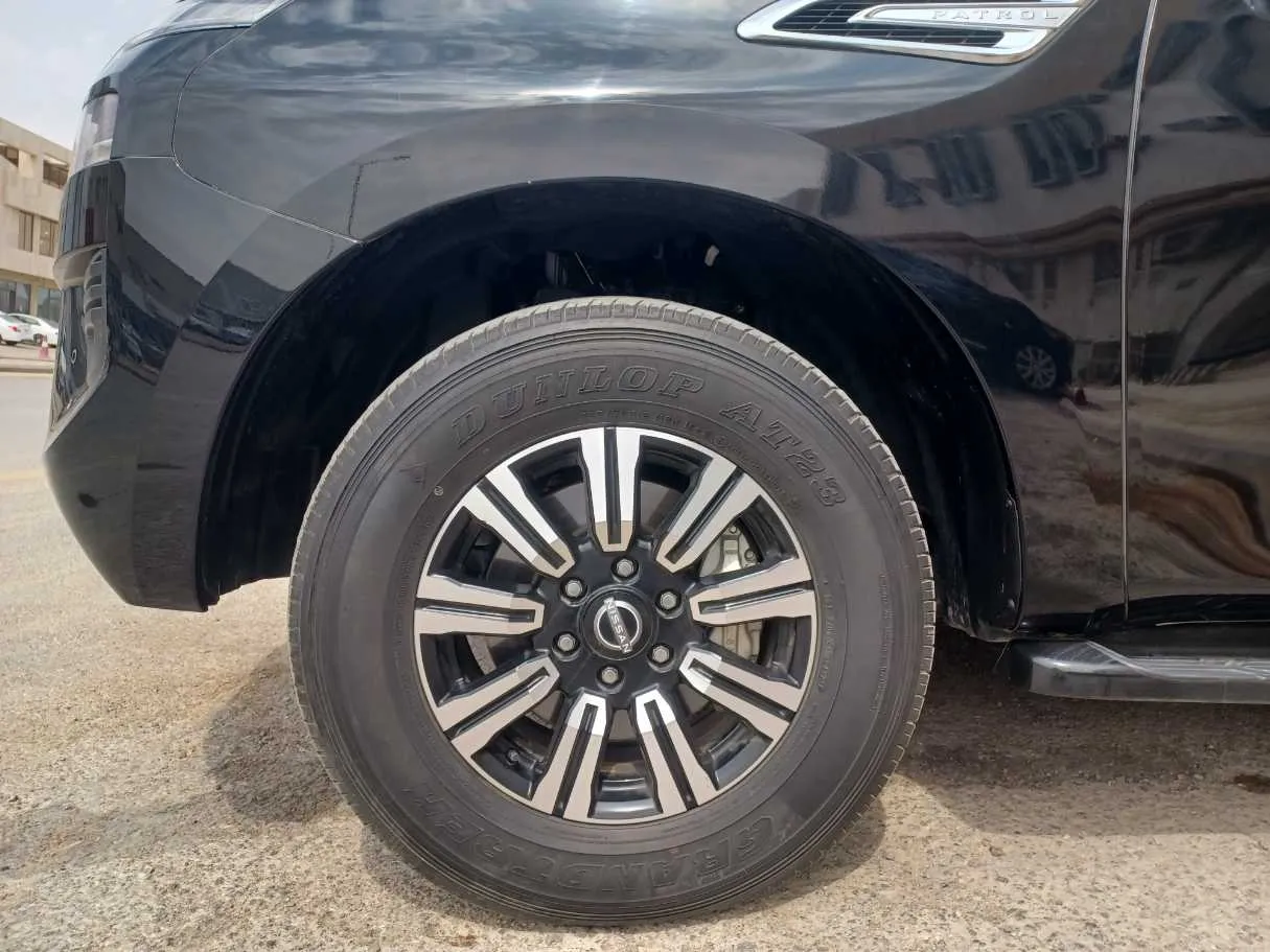 Car image 9