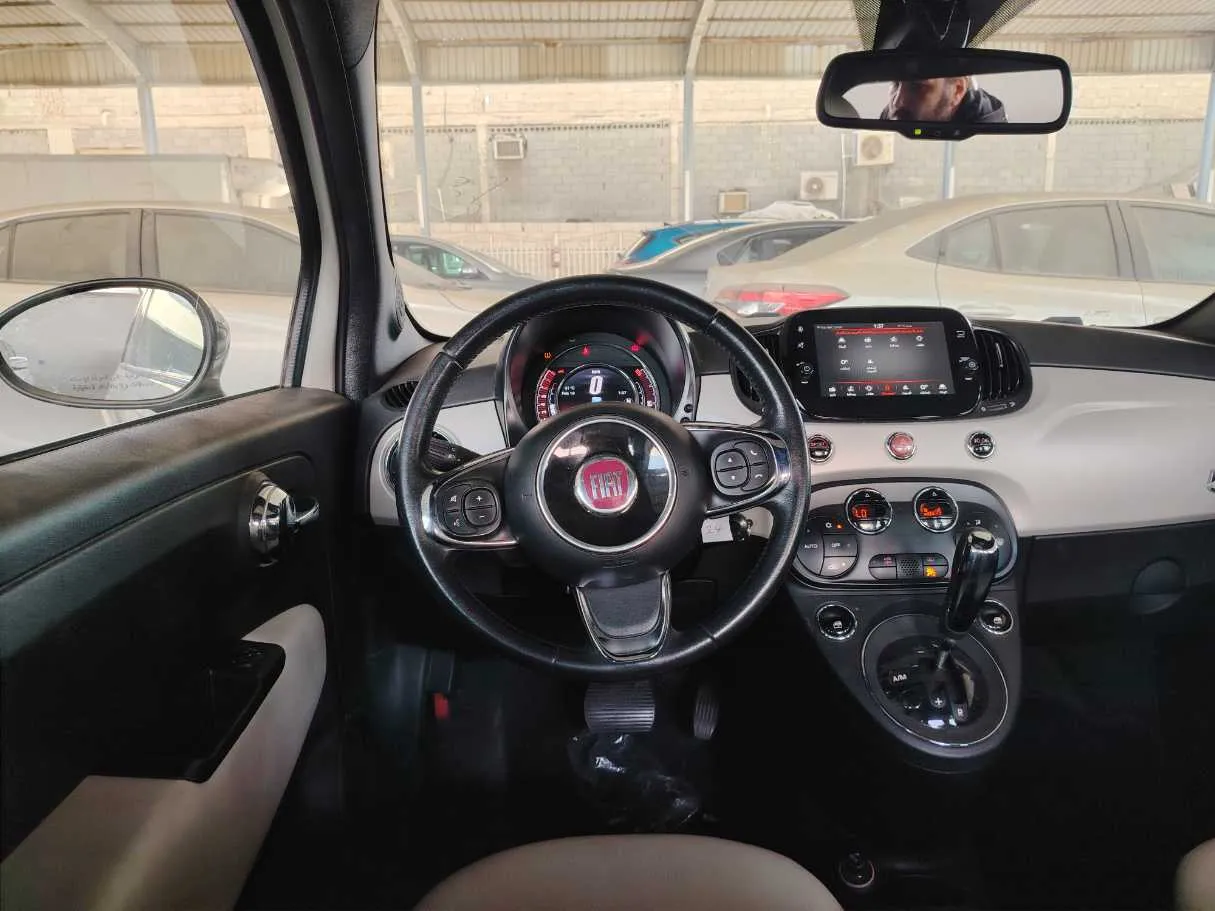 Car image 18