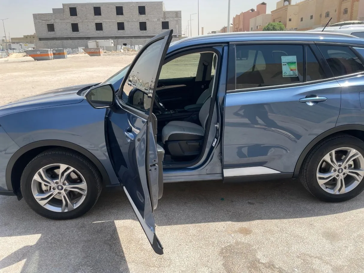Car image 13