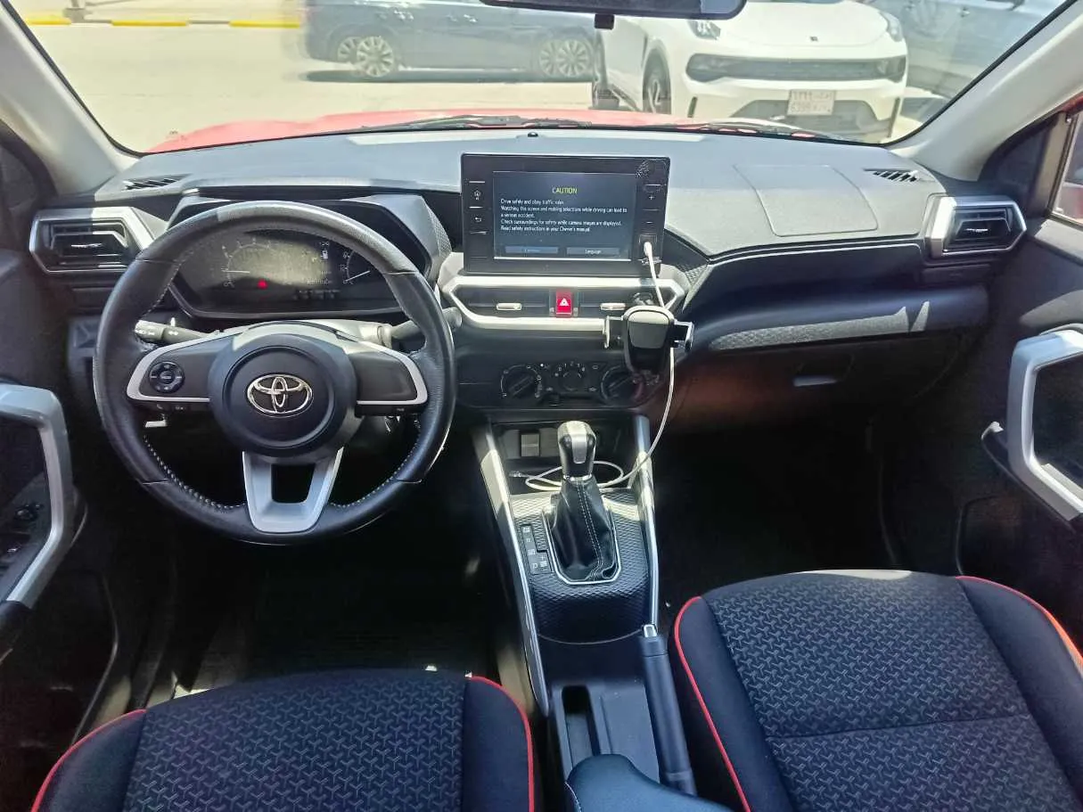 Car image 19