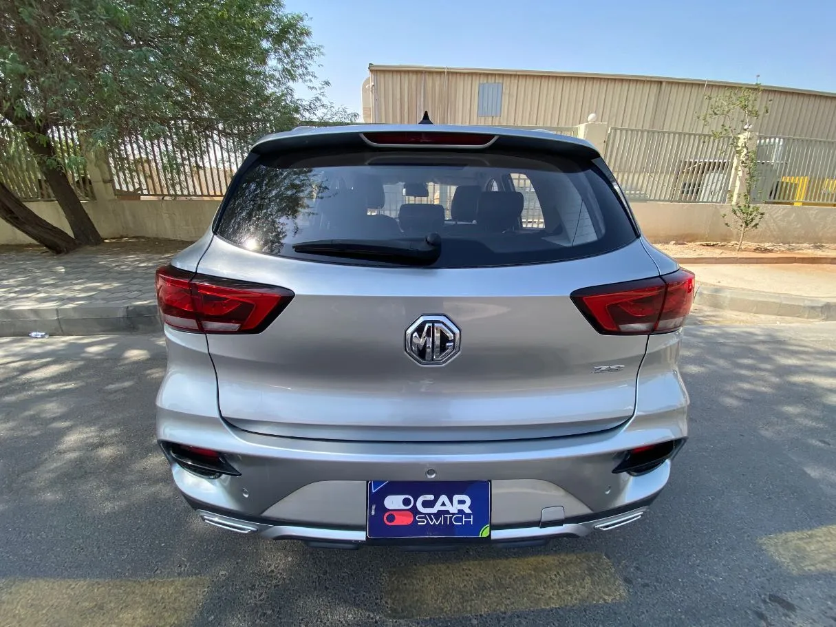 Car image 6