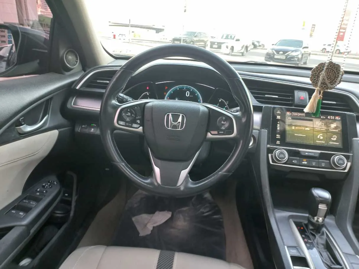 Car image 17