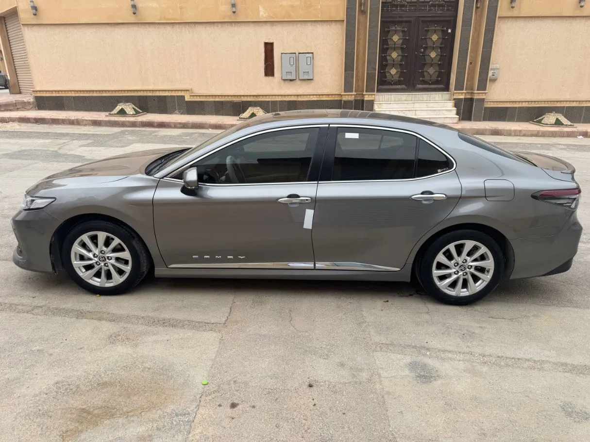 Car image 8