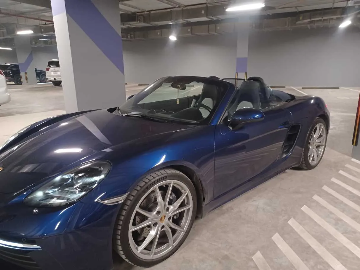 Car image 9