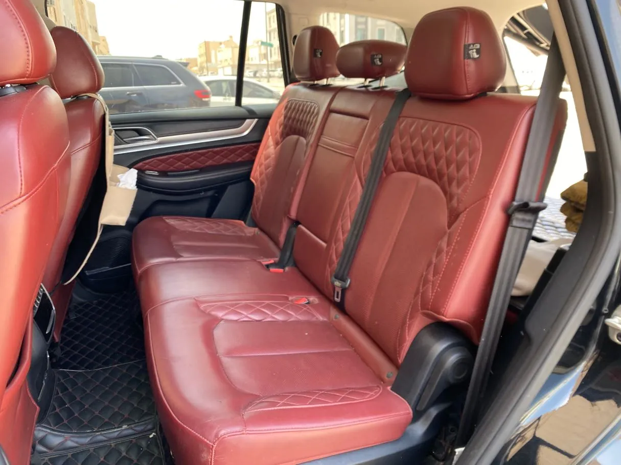 Car image 13