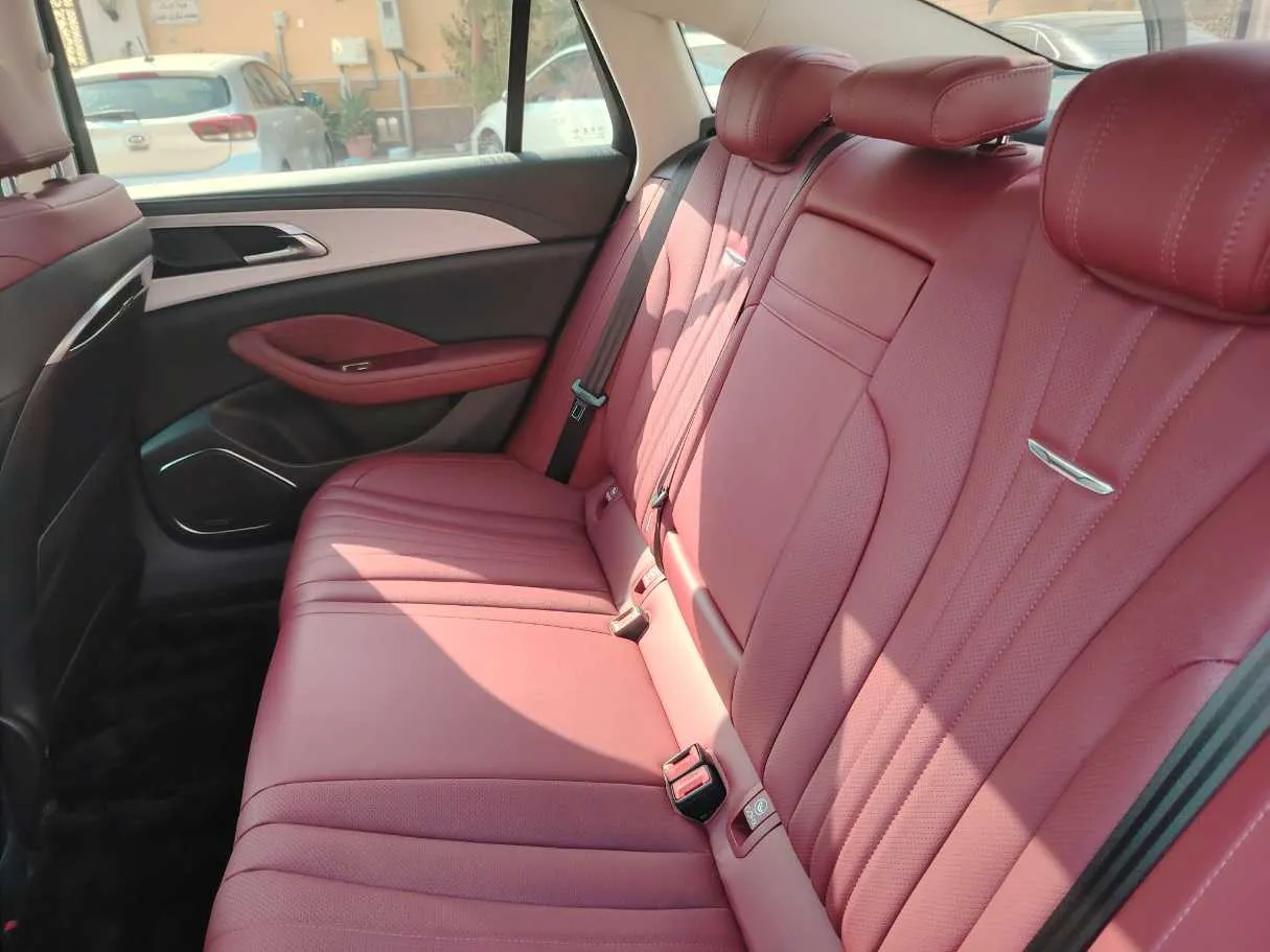 Car image 19