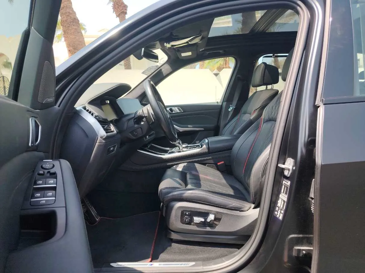 Car image 13