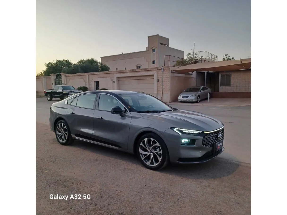 Car image 3