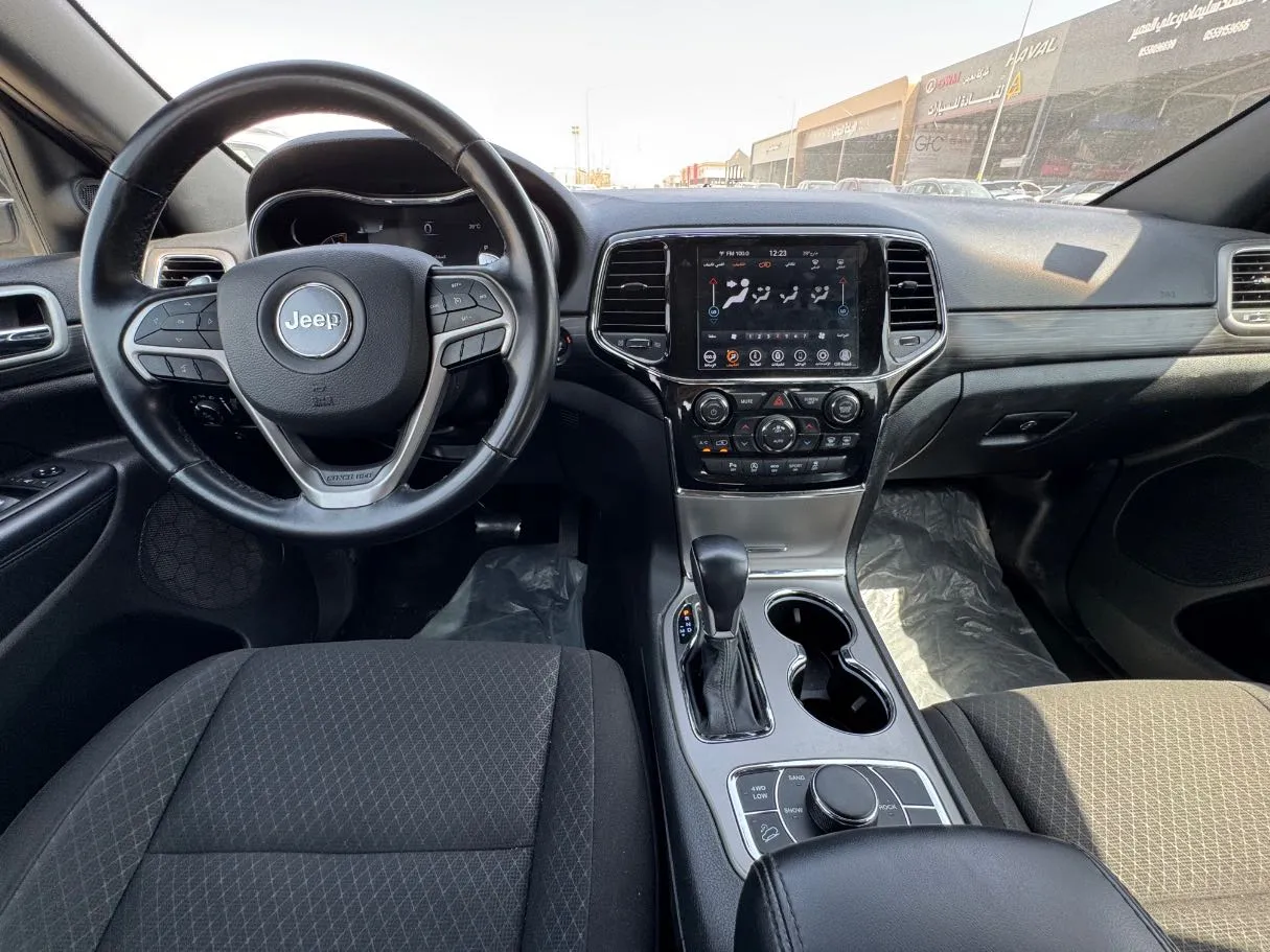 Car image 16