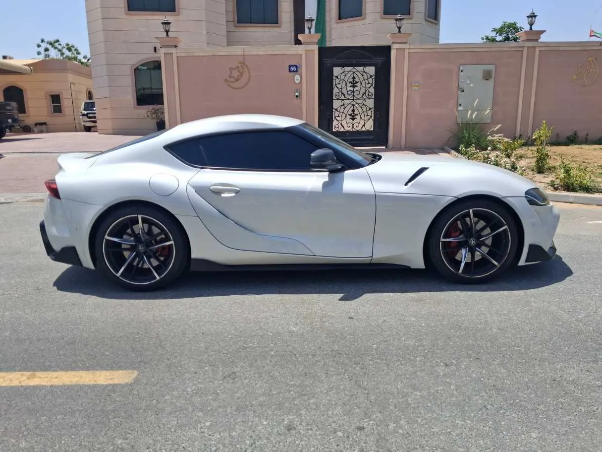 Car image 8