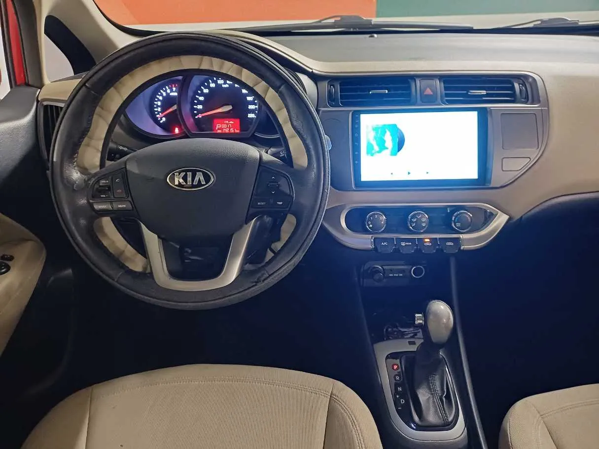 Car image 15