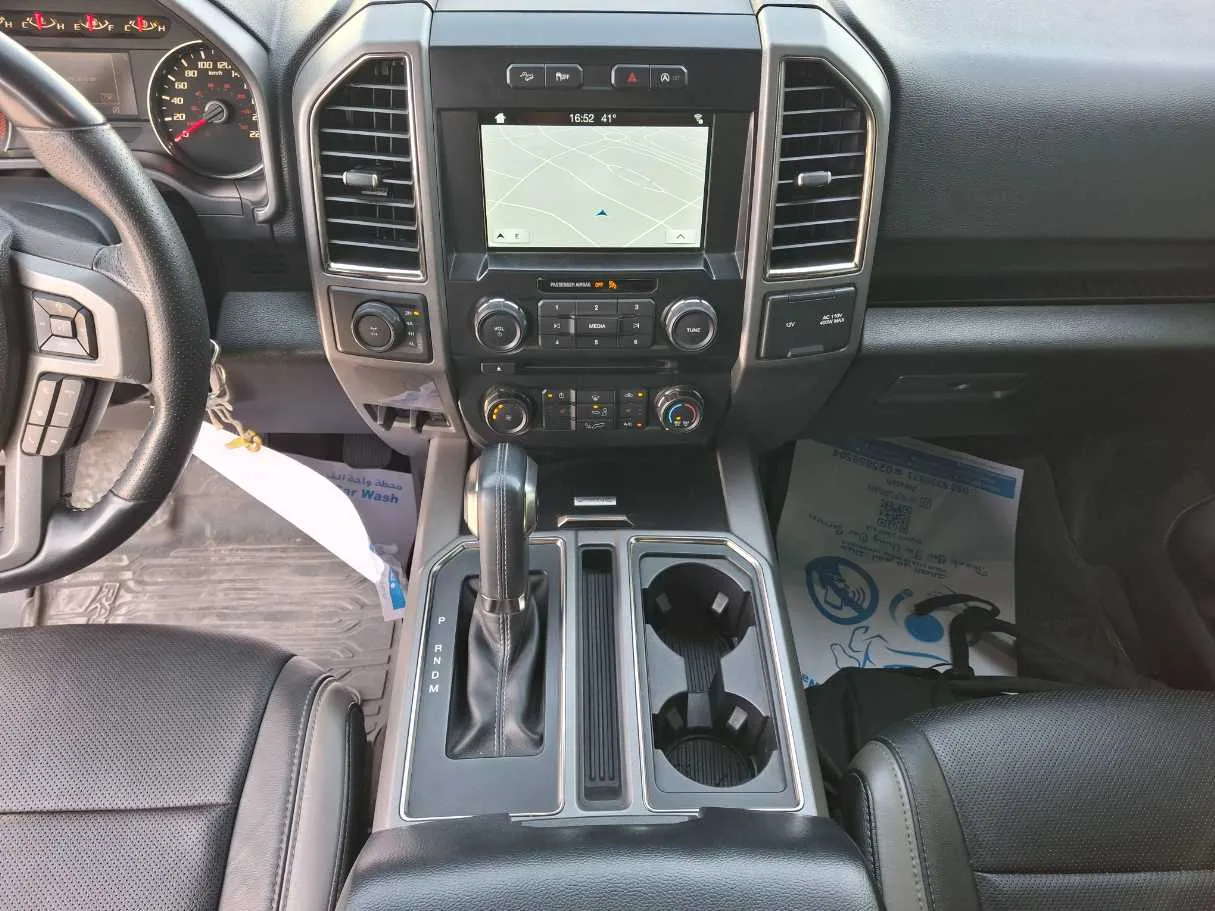 Car image 14
