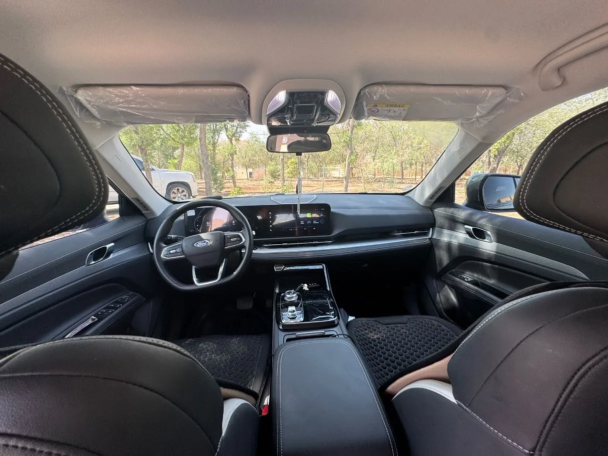 Car image 14