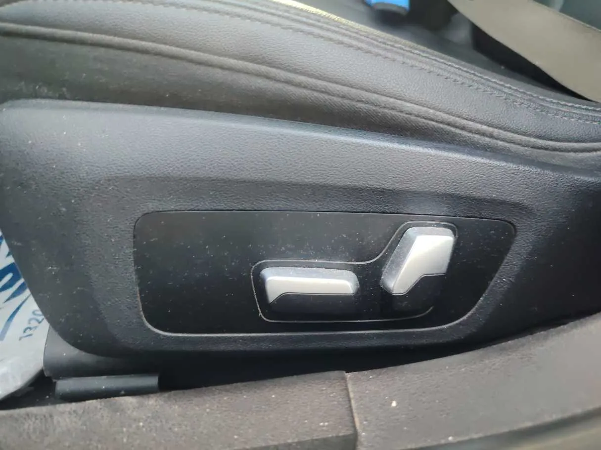 Car image 29