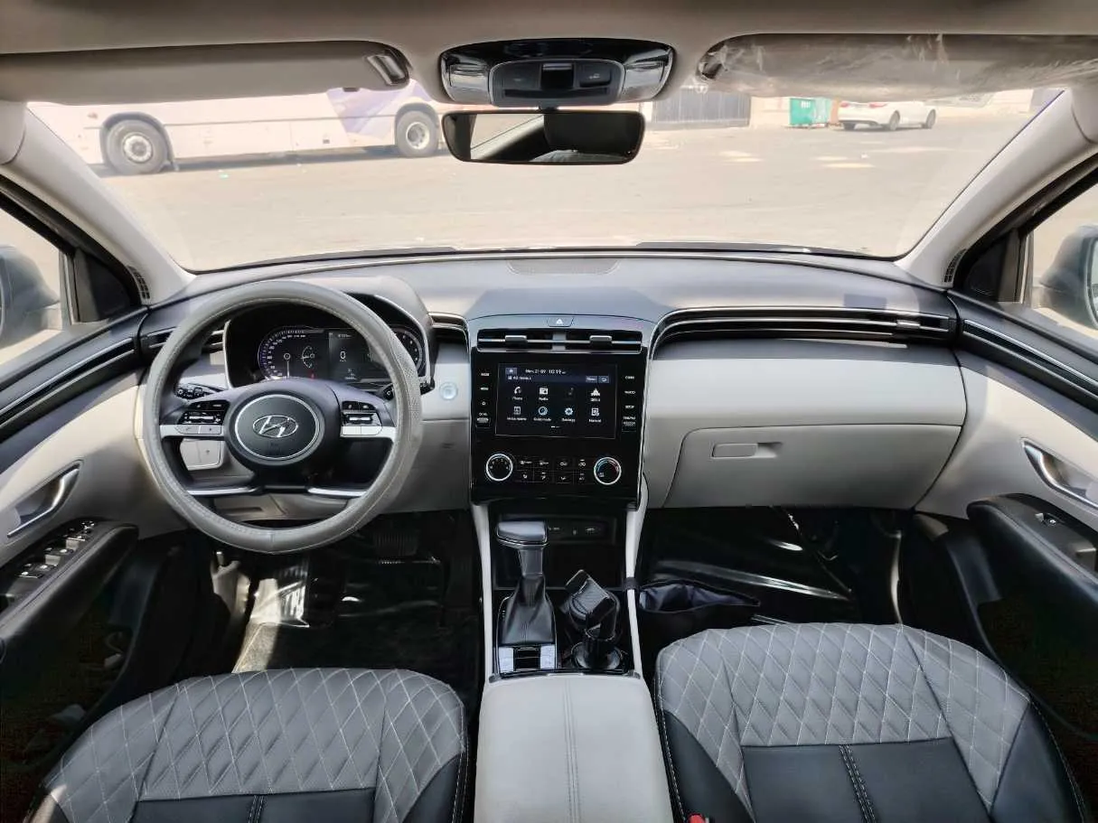 Car image 19