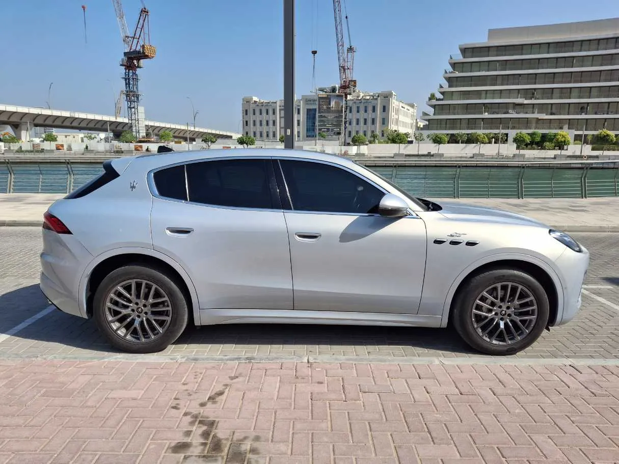 Car image 8