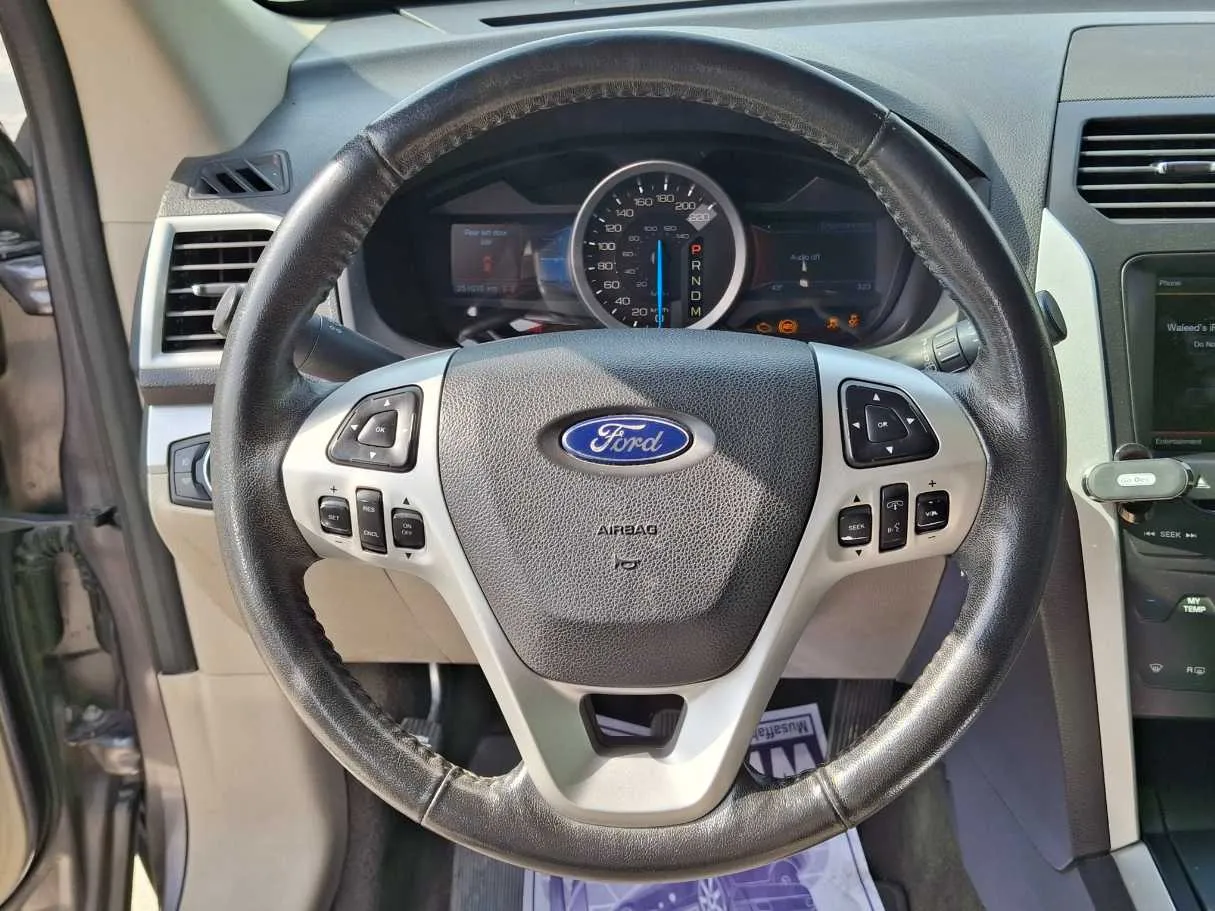 Car image 18