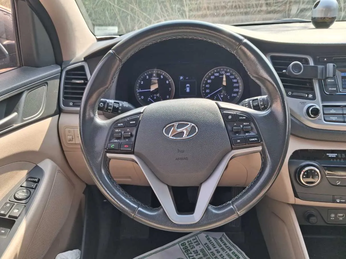Car image 17
