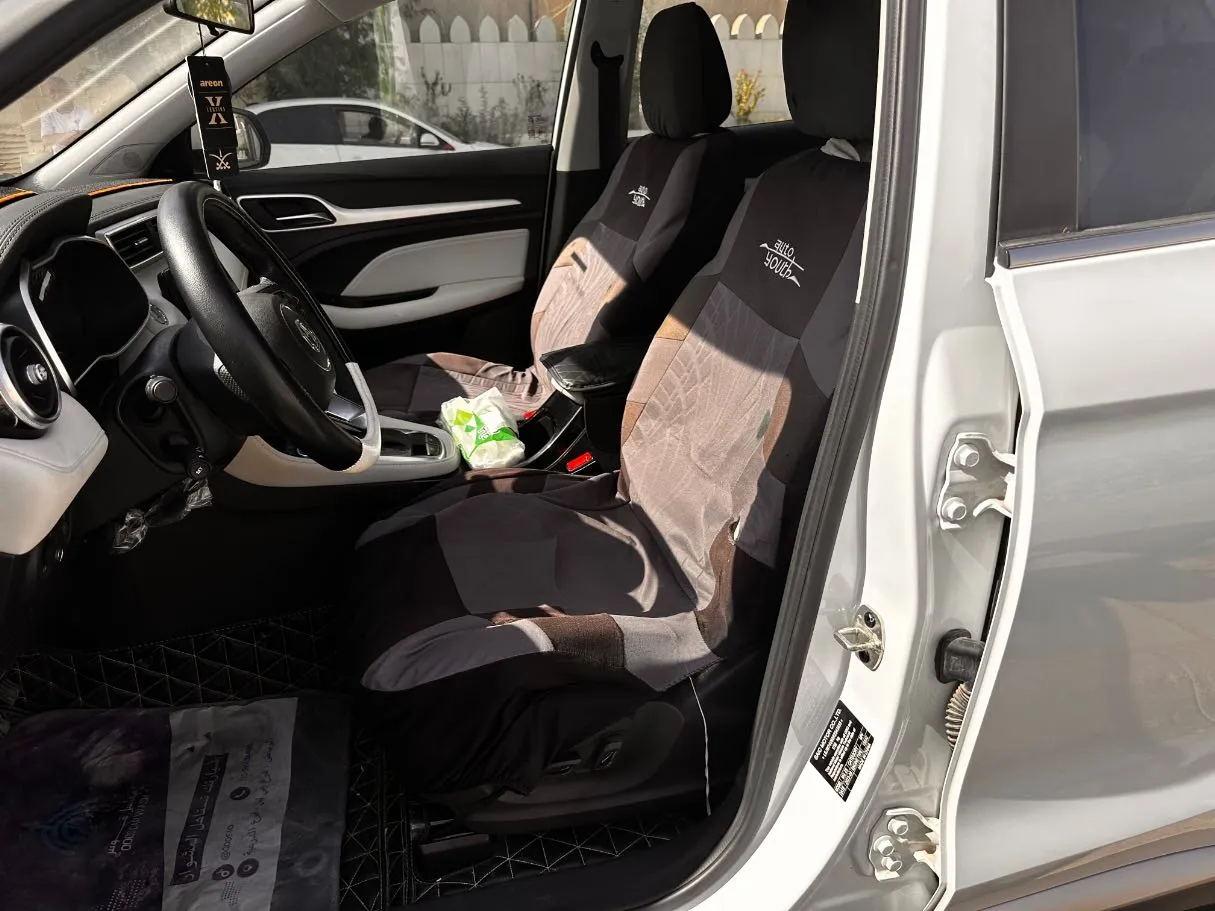 Car image 11