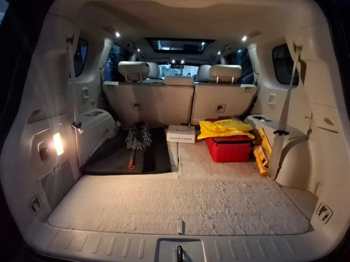 Car image 19