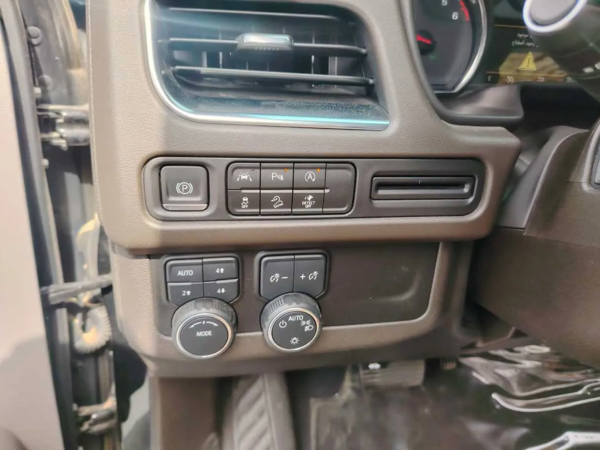 Car image 30
