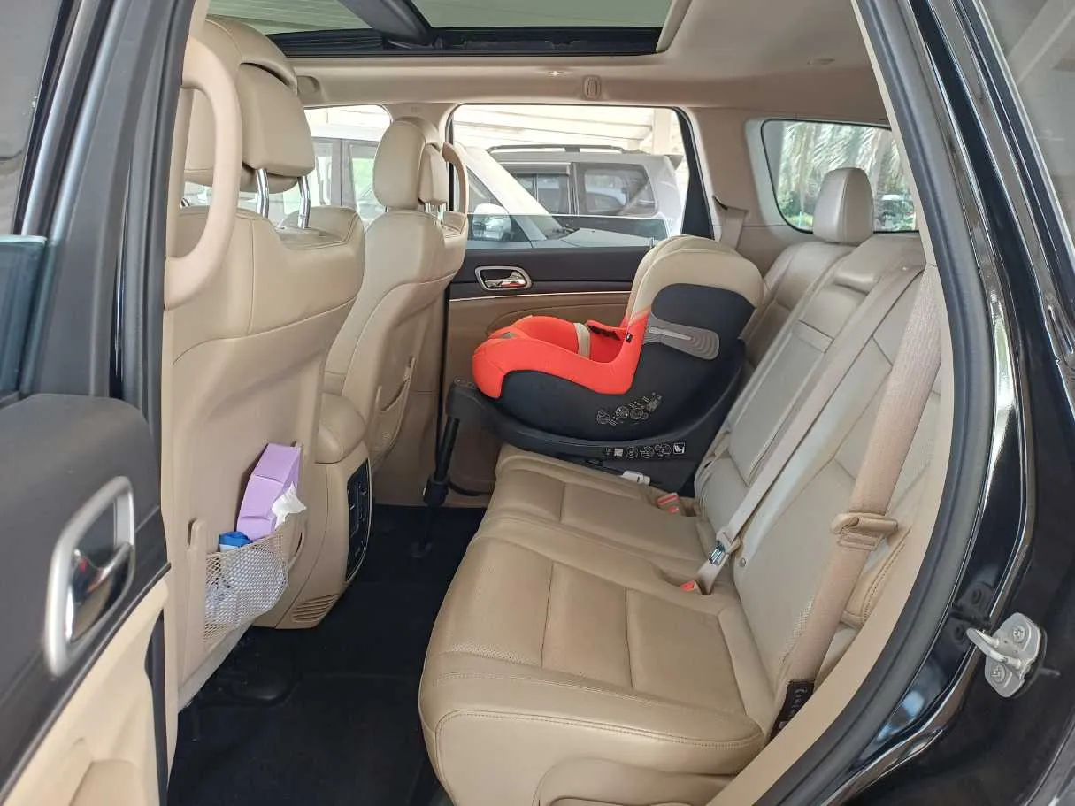 Car image 13