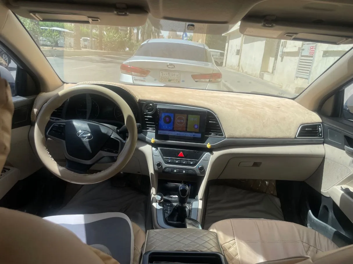 Car image 16