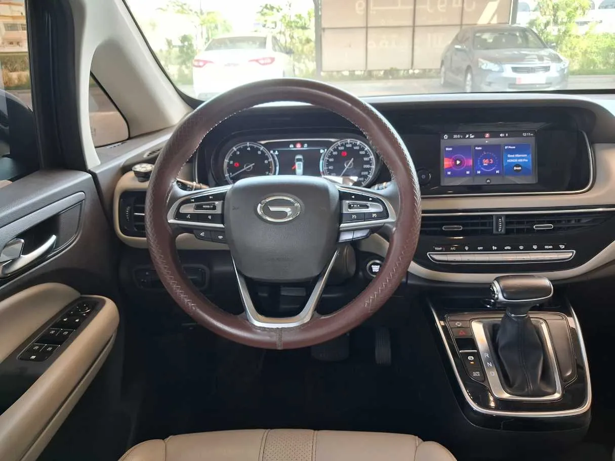 Car image 14