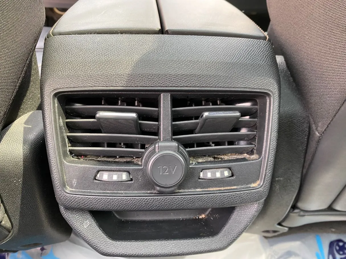 Car image 30