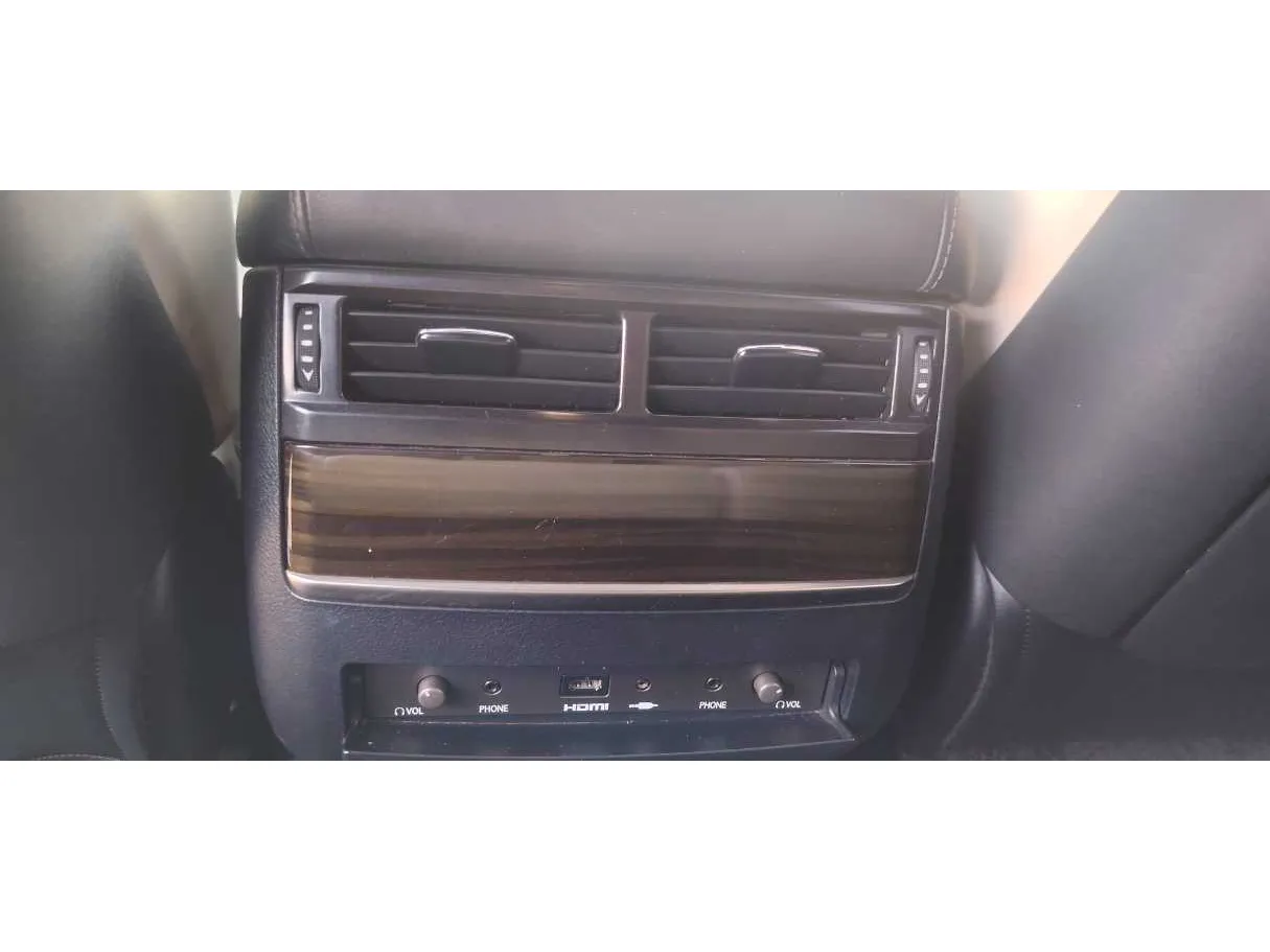 Car image 32