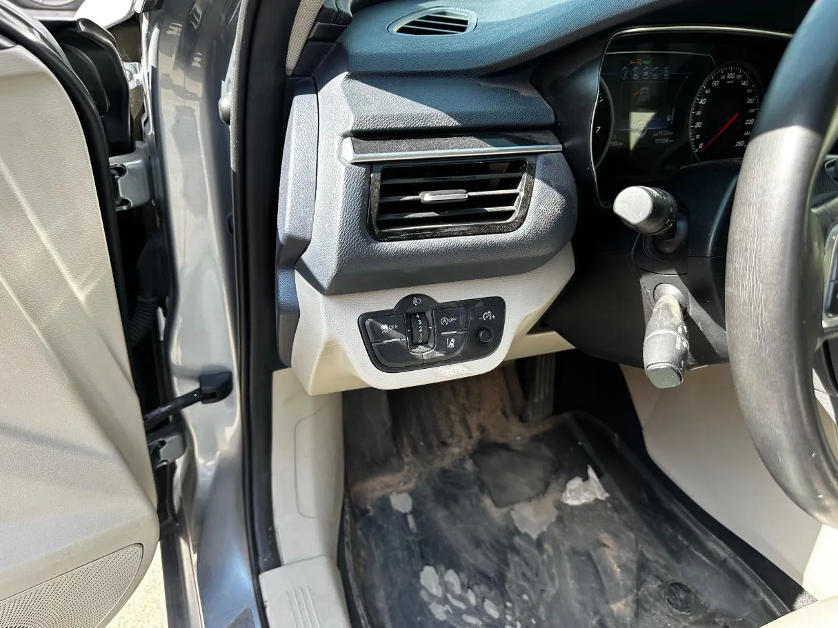 Car image 23
