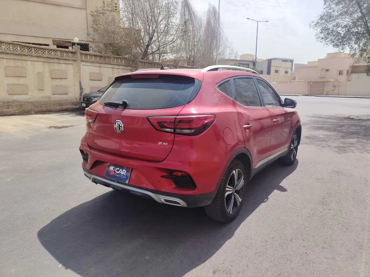 Car image 5
