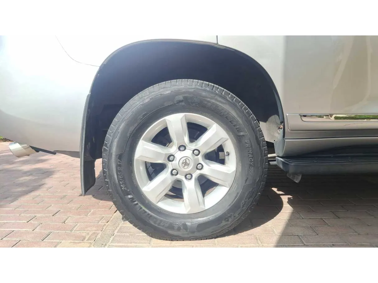 Car image 9