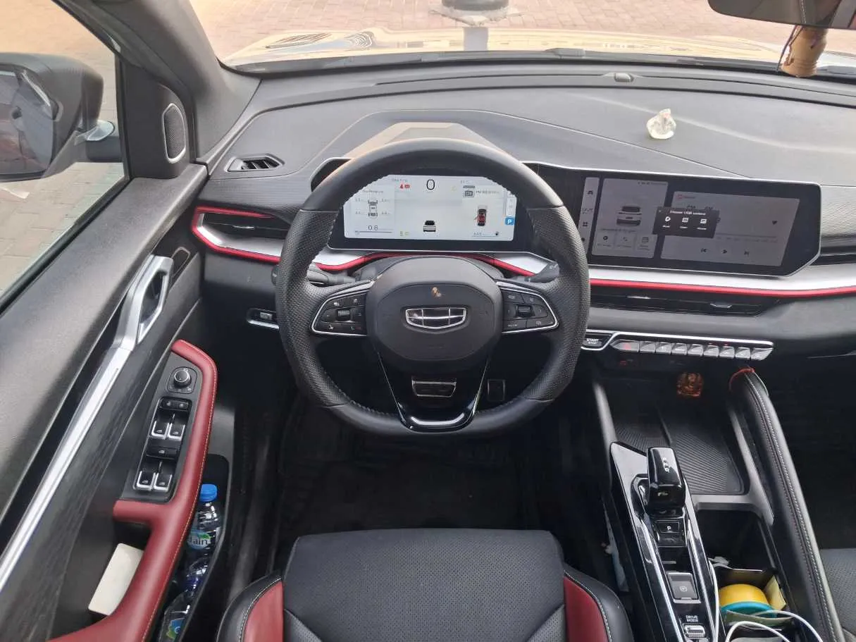 Car image 14