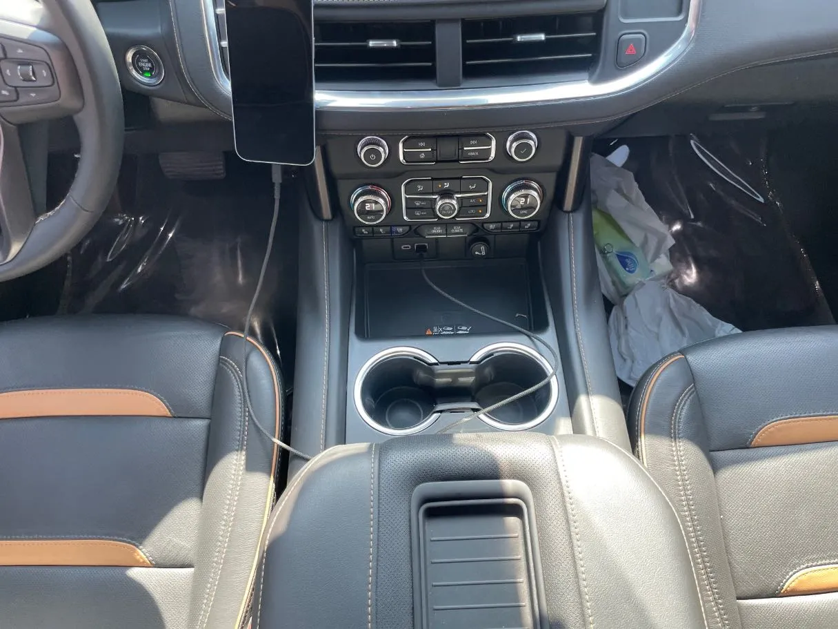 Car image 19